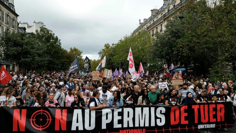 8d317bf3-073a-40e0-8913-b0f690da555c Manifestations contre la proposition de loi sur la présomption d’usage légitime des armes à Paris