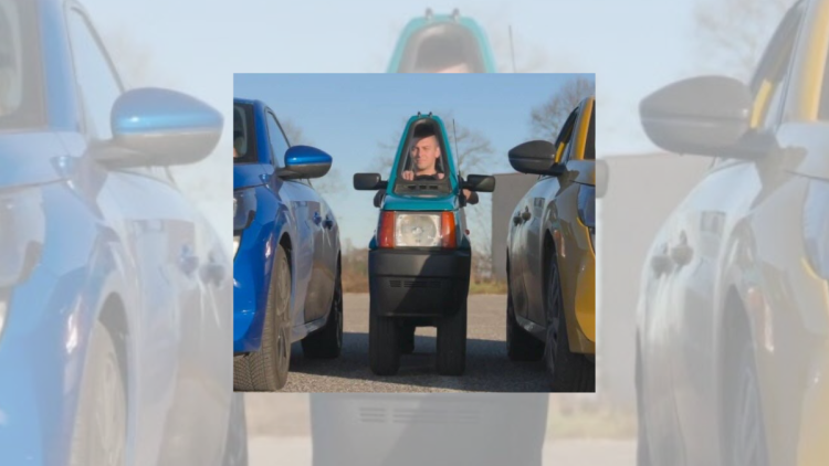 8ffb8db0-f551-48bb-83be-51211ad35edf Record du monde : La voiture la plus étroite construite en Italie