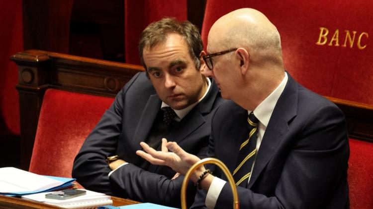 92f4768f-e4de-4a5f-85d0-c49347c2c0ff Les ministres cherchent des solutions pour la crise des carburants
