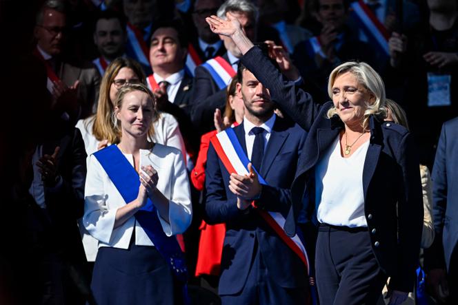 948bbdf8-a893-41f5-b93d-57304a05c19b Marine Le Pen lance sa campagne présidentielle entourée de ses proches