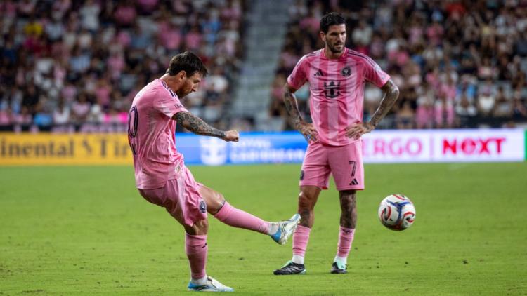 94c1a5b3-d973-4b4e-858a-c9170ac22f52 Lionel Messi marque son 75e coup franc en carrière