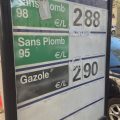 Le gouvernement réagit face à la flambée des prix des carburants