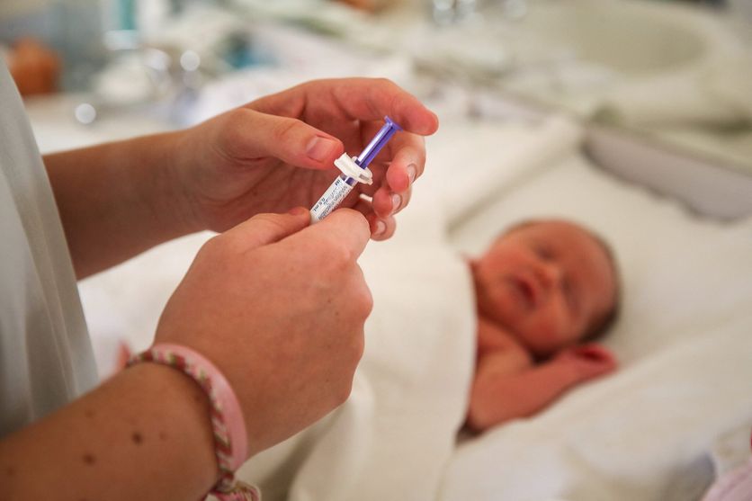 Le 20/09/2023 CHR LILLE - Maternité - Bronchiolite - Traitement de nouveaux nés par injection contre la Bronchiolite La Campagne de Prévention de la Bronchiolite en 2023