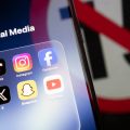 Les réseaux sociaux bientôt interdits aux moins de 15 ans en France