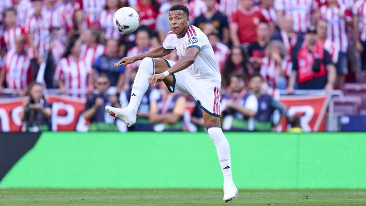 b10d0d2a-0b54-46f0-9a6d-cea70723b5ad Kylian Mbappé change de sponsor mais conserve ses anciennes chaussures