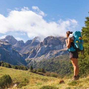 FRANCE-PYRENEES-HIKE-PILGRIMAGE Les chemins de Compostelle à l’ère des influenceurs