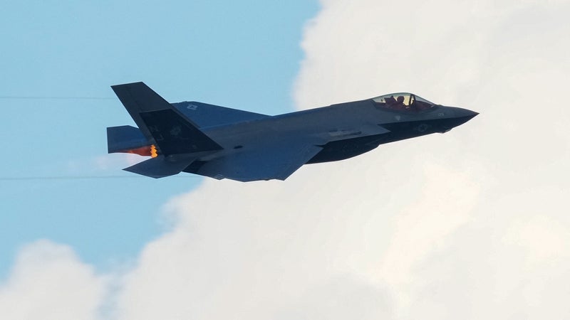 bb1b81b4-6dd7-40f9-bc04-777b3a3368f5 Incident de Destinée de Pièces Détachées du F-35 vers Hong Kong: Réactions et Enquête