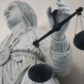 Condamnation d&rsquo;un parent pour menace de décapitation envers une enseignante