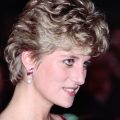 Une célèbre robe de la princesse Diana mise aux enchères