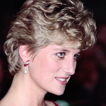 bcd25e88-d5e6-4ec5-a1b9-8c0a72322de9 Une célèbre robe de la princesse Diana mise aux enchères