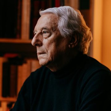 c0a8ad2a-5aa7-475f-a212-f86f9587d5bc Entretien avec un historien sur sa vie et sa carrière