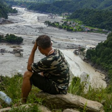 Nepal floods aftermath La jeunesse népalaise face aux conséquences des glissements de terrain