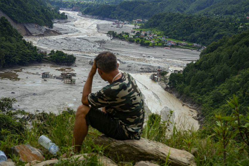Nepal floods aftermath La jeunesse népalaise face aux conséquences des glissements de terrain