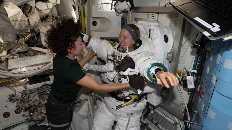 ca608cbe-a4e7-44b4-aa59-0e53454306a2 L’astronaute française Sophie Adenot prépare une nouvelle sortie spatiale
