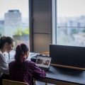 Appel à réinventer le parcours d’intégration des jeunes en entreprise