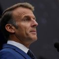 Macron relance le débat sur l&rsquo;interdiction des réseaux sociaux pour les moins de 15 ans