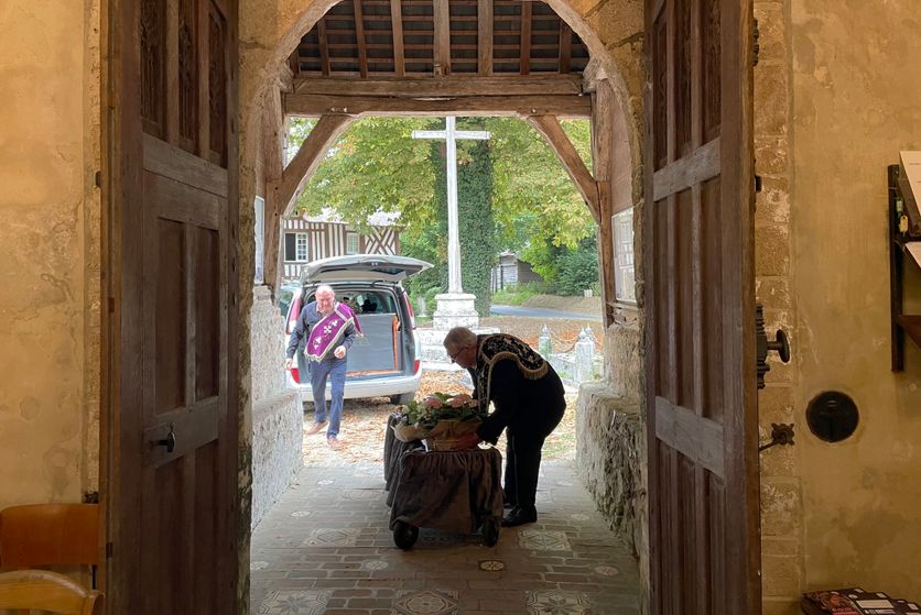 ce24a72e-b8e3-44e1-9f0e-e17d6e93daf9 Les Confréries de Charité en Normandie : Une Tradition Séculaire