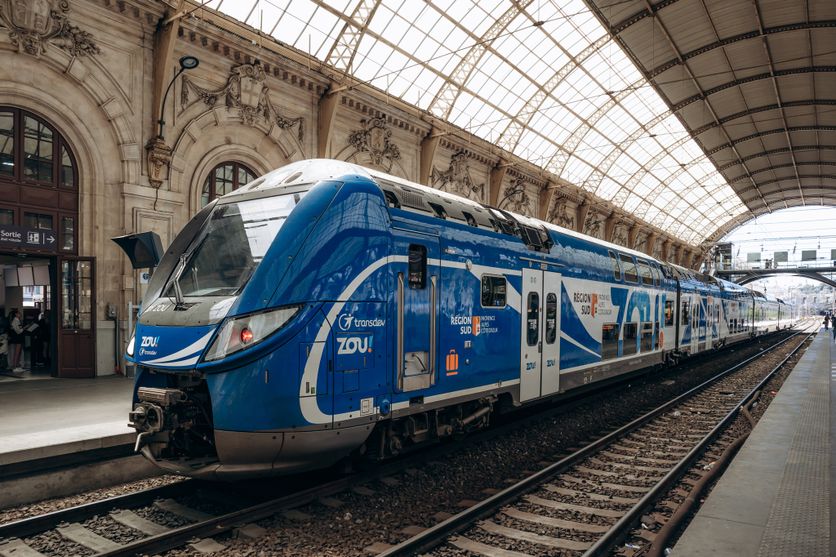 Nice, France - May 16, 2026: Modern blue TER regional train operated by ZOU! and Transdev standing at Nice Ville railway station in Nice, France Transition des habitudes de transport en France