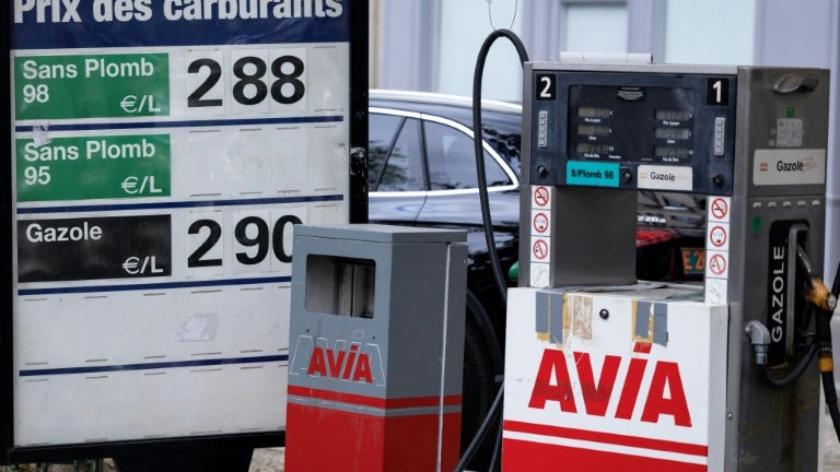 db650ab0-26ff-47d5-993e-144761fe6cb1 Le gouvernement et la gestion fiscale des carburants : analyse des recettes et des aides