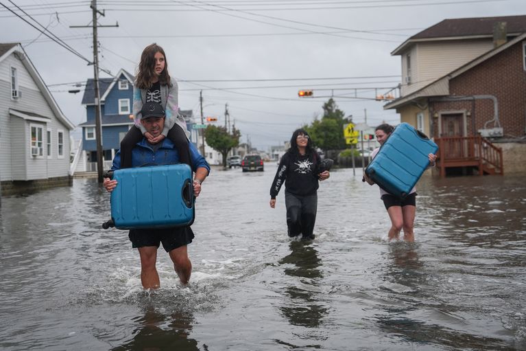 Rare September Nor'Easter Brings High Winds, Rough Surf And Flooding To Northeast Une tempête frappe le nord-est des États-Unis