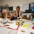Enseigner la lecture dès la maternelle ?