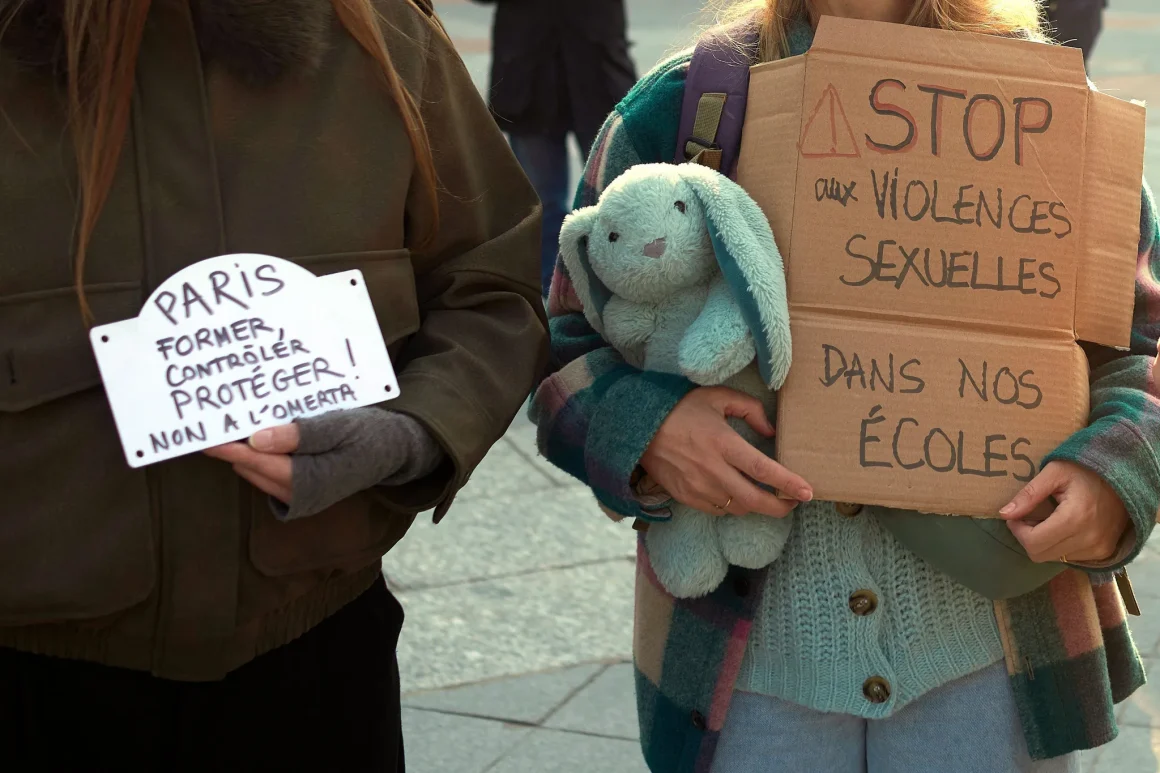 Le Royaume-Uni Déploie des Tribunaux Spécialisés pour les Victimes de Viol