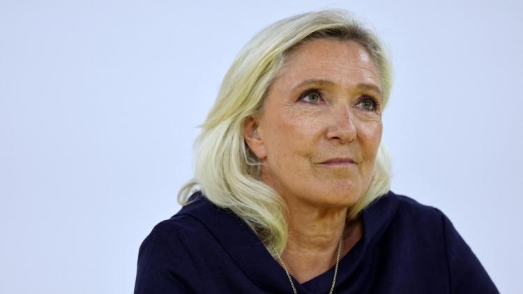 ed119704-05c0-4144-8d7d-d837fa6722ae Marine Le Pen et Gabriel Attal: Débat sur les Taxes Carburants