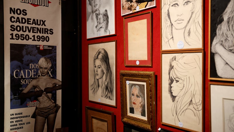 f5ce1230-d974-4fd8-871d-85cdcc7778d8 Vente aux enchères des souvenirs de Brigitte Bardot : une controverse éclate