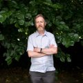 Paul Murray et son roman &lsquo;La Piqûre d’abeille&rsquo; : une tragi-comédie moderne
