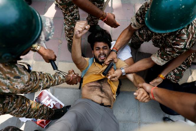 13d9f369-f766-424e-bfae-999b6d504235 New Delhi en état de siège pour bloquer une manifestation de la jeunesse