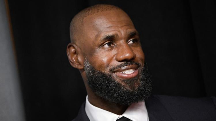 15cf4b27-ca93-40a0-9604-26102074d45f LeBron James choisit New York tout en jouant pour les 76ers