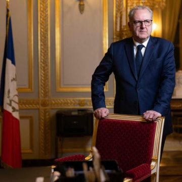 17e7e2c6-d10a-4cba-b5ac-345a2ced1c1c Débat sur le référendum constitutionnel en France