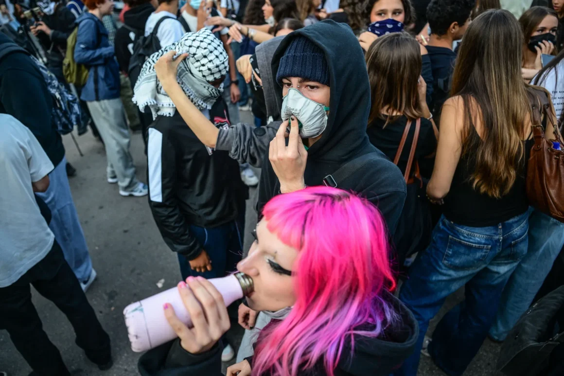 1f41bf56-7867-442b-9d16-9dd9ec943a7b Les étudiants rejoignent le mouvement lycéen pour défendre l’éducation