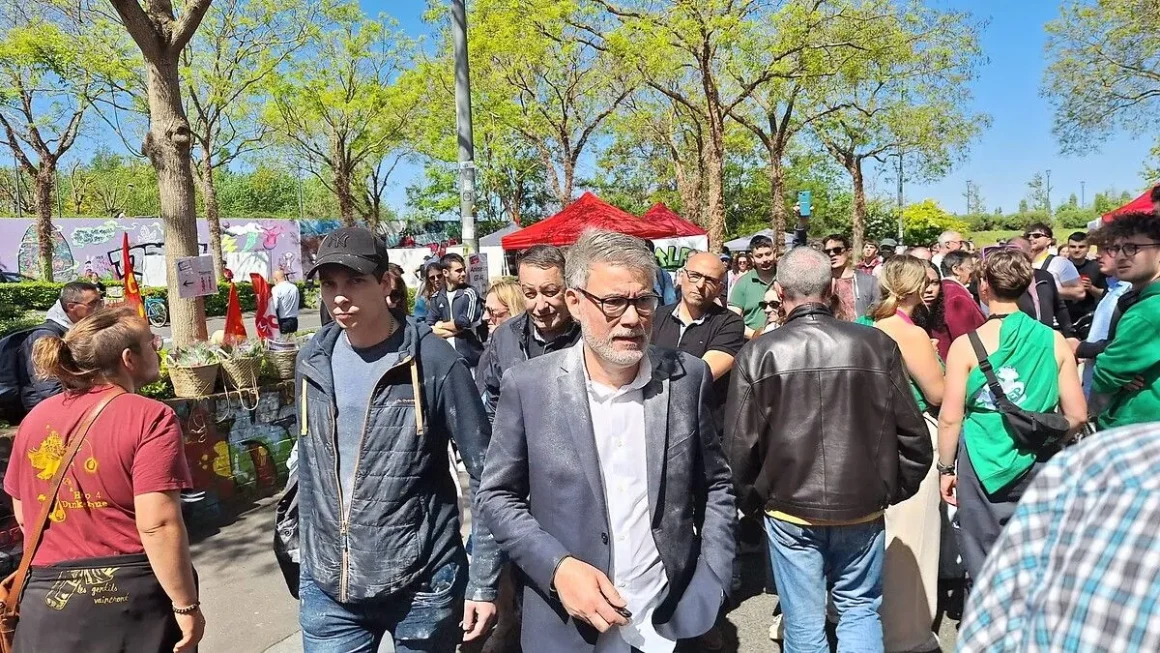 21a47b9e-5766-4ff8-a422-17076afe4220 Raphaël Glucksmann triomphe à la primaire social-démocrate