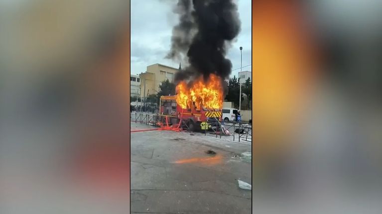 2f511c69-4c65-4fa2-a9e9-a09fa770bd34 Escalade de la colère des lycéens et incidents violents dans plusieurs villes de France