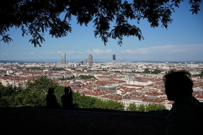 31043f6d-ac66-43e5-90ca-c7dadce7ed04 Maires Réagissent Face à la Canicule de 2026 et aux Défis Climatiques