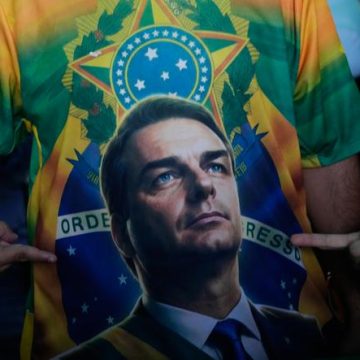 379c26f8-d039-44c5-878d-c191bde43cf3 Flavio Bolsonaro en tête de la présidentielle brésilienne : Analyse du phénomène bolsonariste