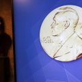 Henri Kagan et Kenso Soai reçoivent le prix Nobel de chimie 2026