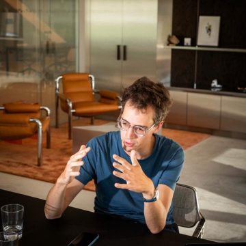 3e8c0929-571a-4d2c-bde7-13b4cba4cbf9 Refuser une IA industrialisée ailleurs