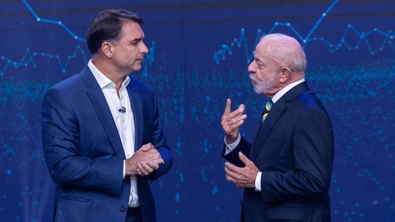 49fb77d9-6198-41e5-8c8c-8ca63f7019d6 Prolongation du vote en raison de problèmes logistiques lors de la présidentielle au Brésil
