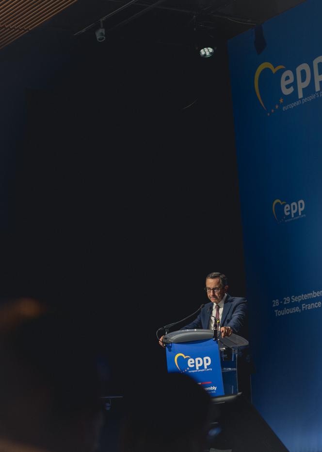 5639f6cd-ecd7-45aa-b8ed-1bc50618b78a Tensions politiques autour des blocages des lycées en France