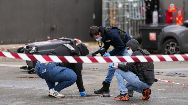 5c82058b-1e7f-470d-92e8-074d353a6c5b Présentation à la justice de Kévin T. après un attentat à Trappes
