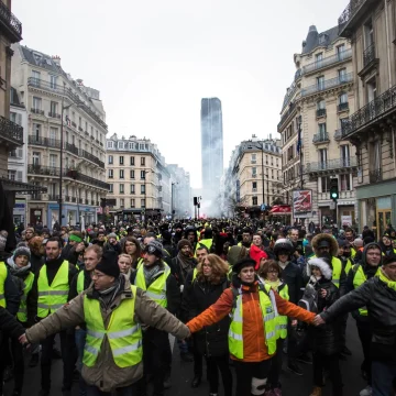 Comprendre les Colères et les Mouvements Sociaux Actuels