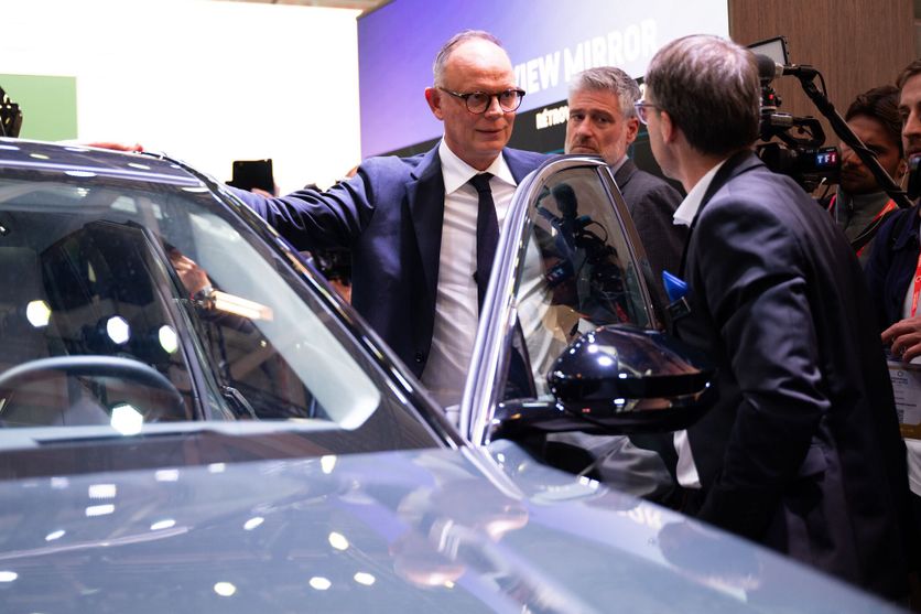 Paris: Edouard Philippe at the Paris Motor Show La campagne présidentielle au cœur du Mondial de l’automobile