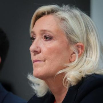 Marine Le Pen critique Richard Ferrand