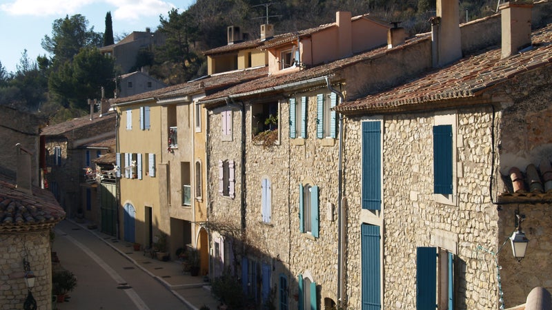 72c6fe8e-95f6-456b-9060-c7b4b82145c0 Recherche d’un exploitant pour le bar-restaurant gîte de Vitrolles-en-Luberon