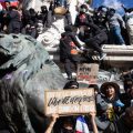 Restrictions et Sanctions lors des Manifestations contre la Vie Chère