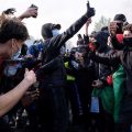 La jeunesse se mobilise et les réseaux sociaux sous le feu des critiques
