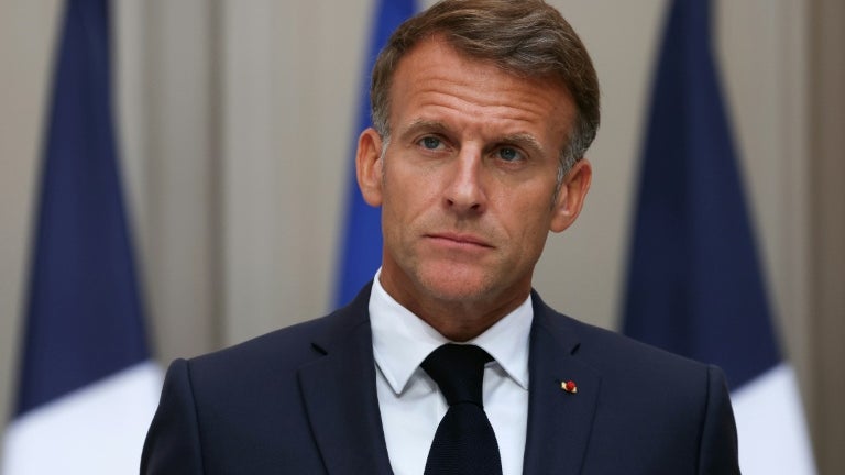 7a29e2fe-2adb-4ba6-9800-960328713617 Macron bat un record d’impopularité, Lecornu regagne du terrain