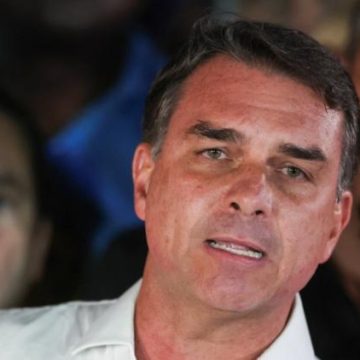 7bbb67df-9ab7-43db-9e79-2f2ce75d1449 Flavio Bolsonaro interdit de quitter le Brésil après sa défaite électorale